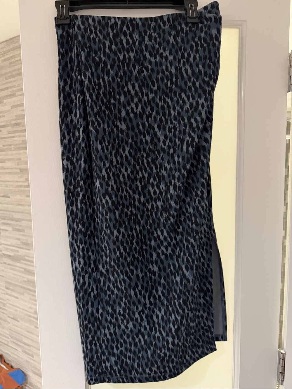 Nordstrom RackWomen’s Navy and Black Printed Midi Skirt with slit